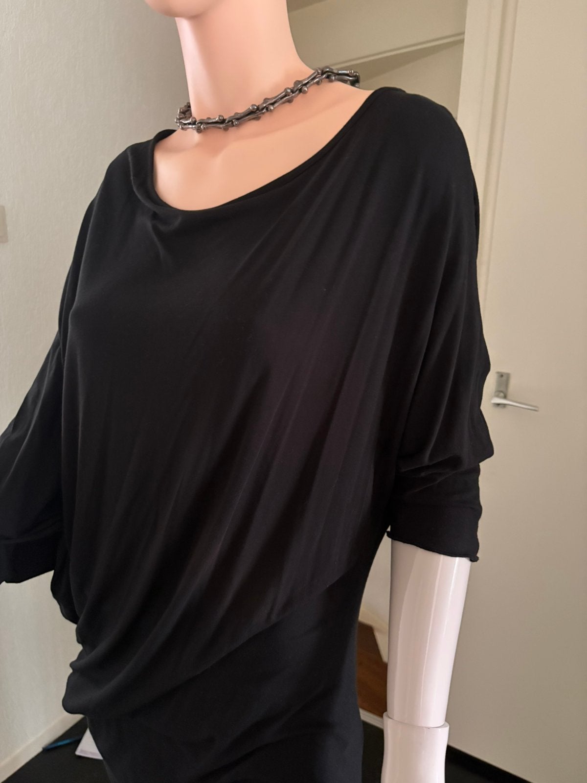 Elsewhere. Asymmetrische zwarte top, shirt mt.L., Elsewhere, Zwart, Maat 42/44 (L), Ophalen of Verzenden