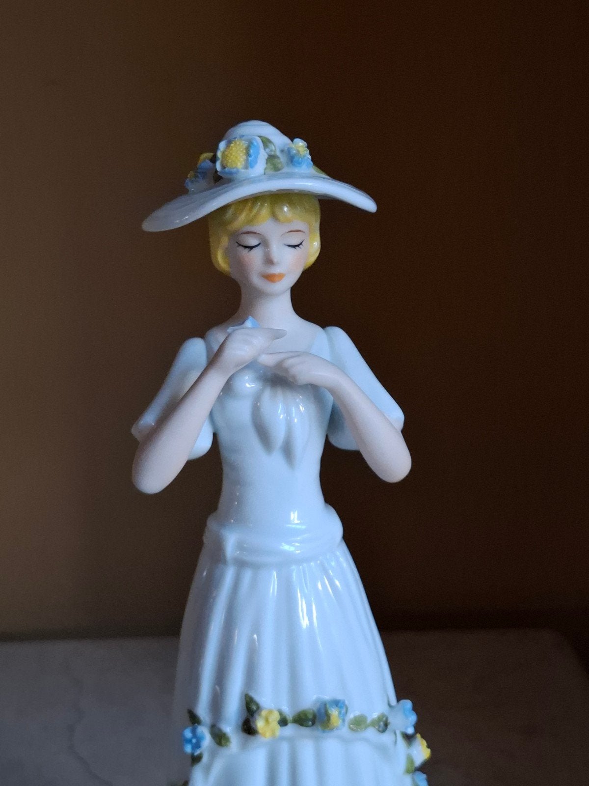 Victoriaanse dame beeldje porselein, Ophalen of Verzenden, Zo goed als nieuw, Mens