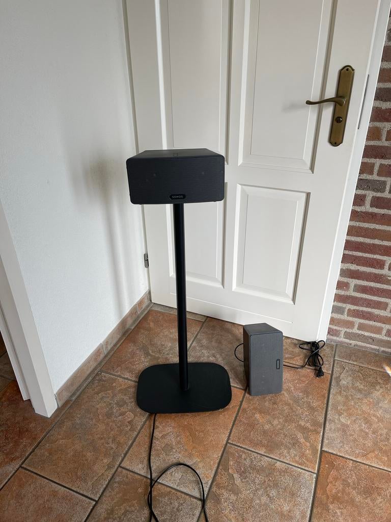 2 Sonos Play 3 Zwart met 1 Standaard (ook los te koop), Audio, Tv en Foto, Luidsprekers, Ophalen of Verzenden, Zo goed als nieuw