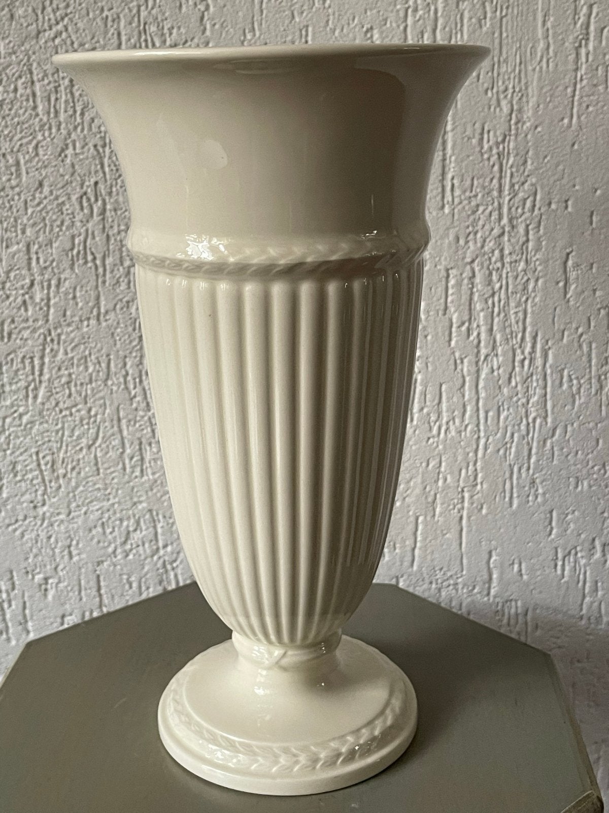 Wedgwood Edme Vaas - 27,5 cm hoog, Ophalen of Verzenden