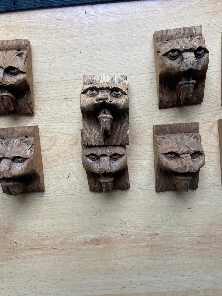 Hand gestoken leeuwenkoppen uit eikenhout, Antiek en Kunst, Ophalen of Verzenden