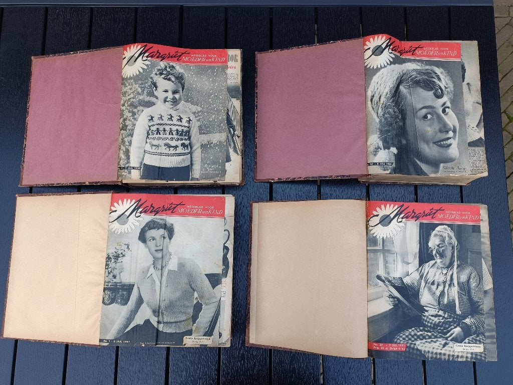 Margriet jaargang 1951en 1952 Weekblad voor Moeder en Kind, Ophalen of Verzenden, Gelezen, Damesbladen