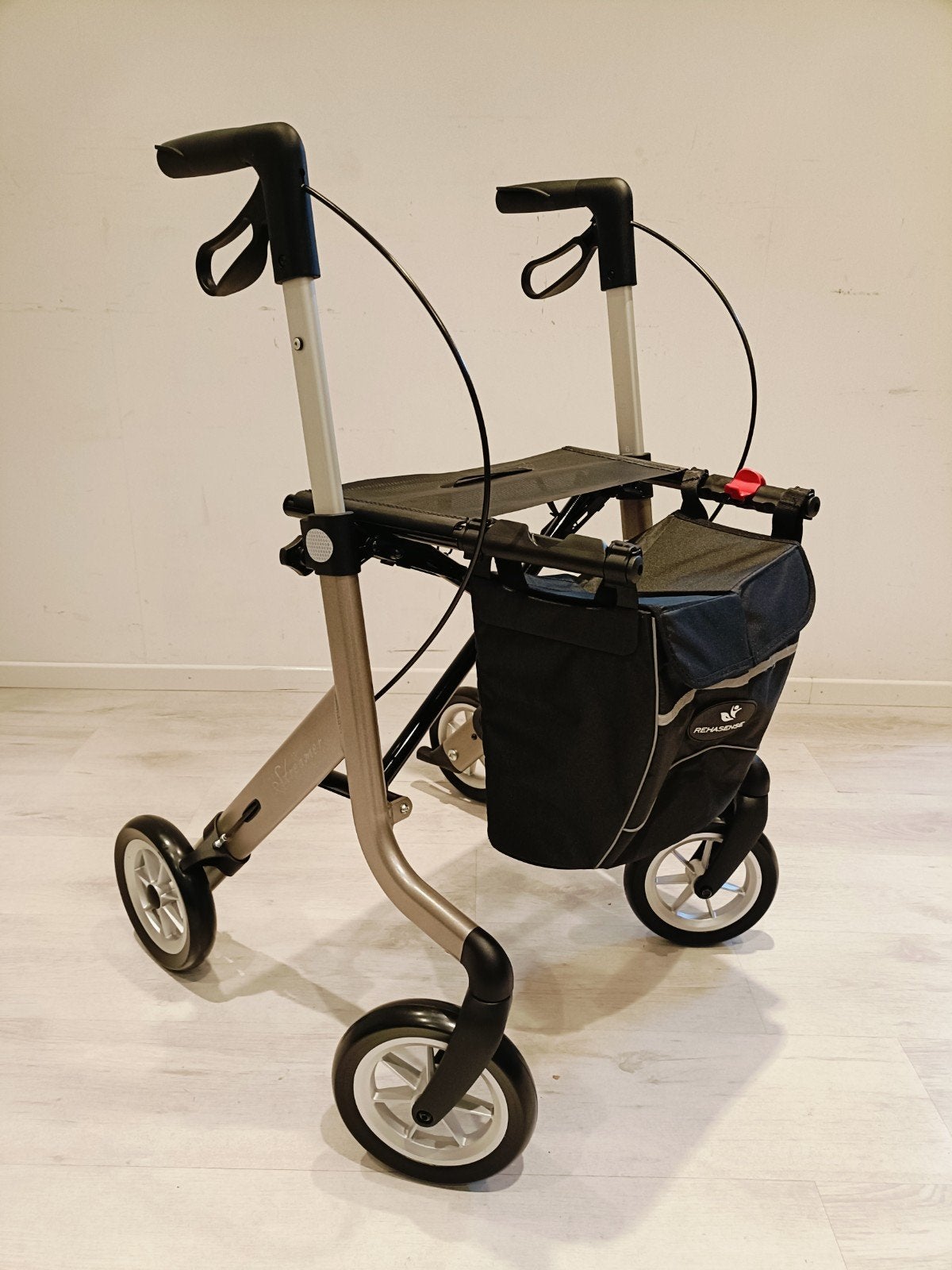 Rehasense Streamer 5,7kg rollator incl Servicebeurt ZGAN., Diversen, Rollators, -, -, Ophalen of Verzenden, Zo goed als nieuw