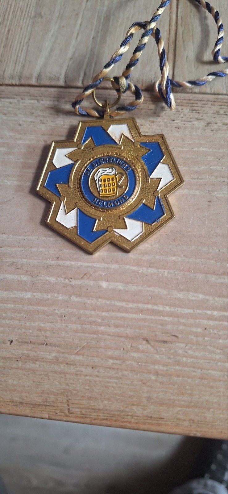 De Biereliers Helmond carnaval medaille (7626), Postzegels en Munten, Penningen en Medailles, Ophalen of Verzenden, Overige materialen