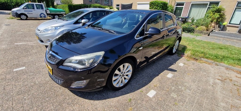 Opel Astra 1.4 Turbo Ecotec 103KW 5-D 2010 Zwart, Auto's, Opel, Voorwielaandrijving, 4 cilinders, Zwart, Handgeschakeld