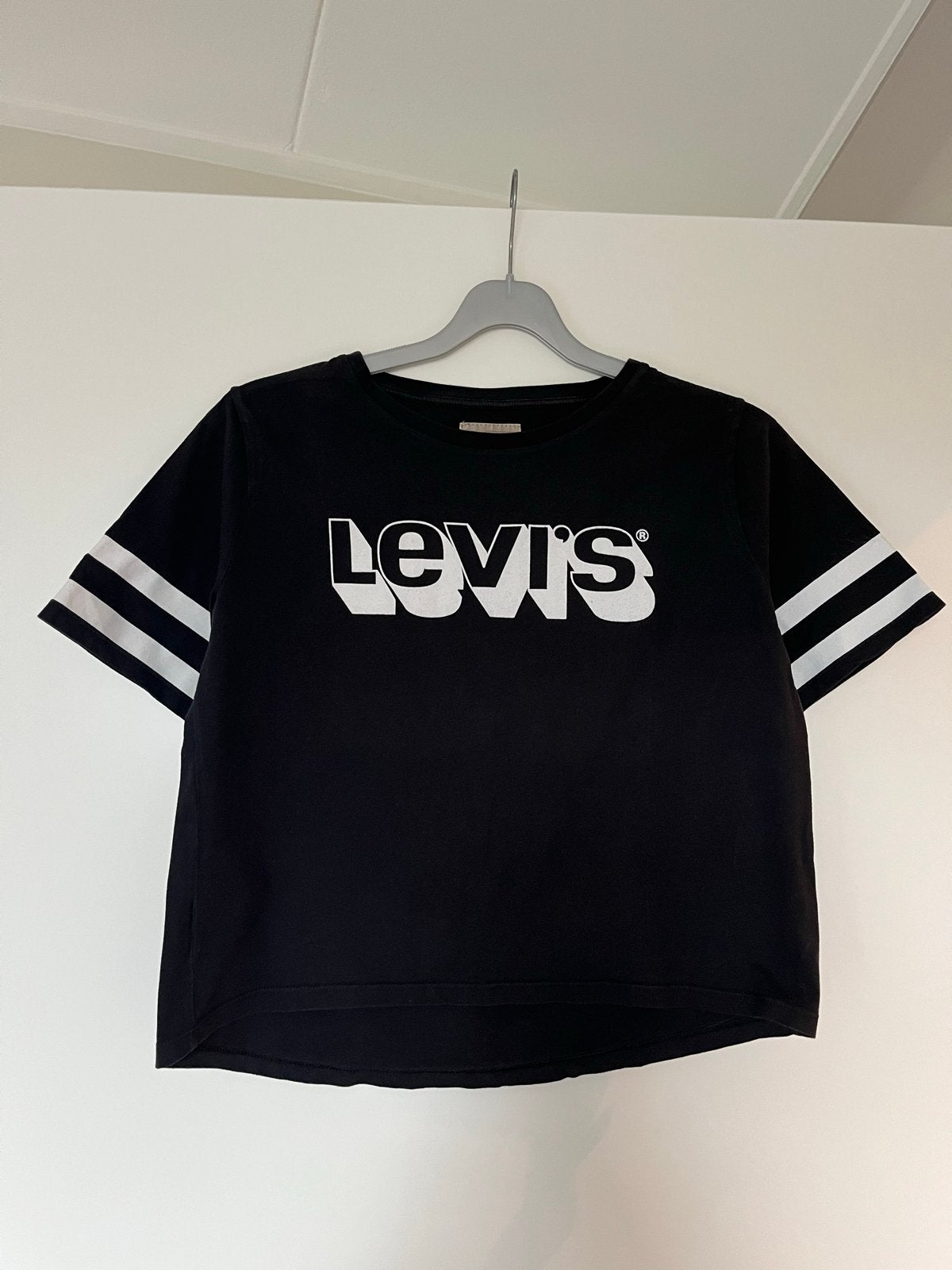 Levi's T-shirt Zwart met Witte Strepen, Maat 38/40 (M), Zwart, Ophalen of Verzenden, Korte mouw