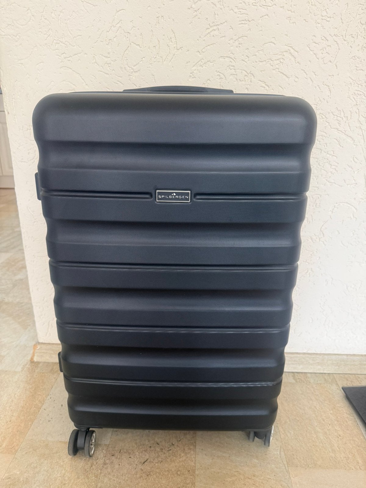 Nieuwe Koffer te koop slot , 4xwieltjes, Ophalen, Hard kunststof, 45 tot 55 cm, 70 cm of meer