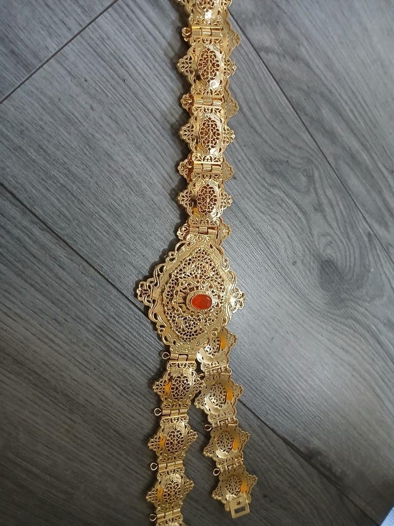 Nieuwe gouden riem met oranje steen, Kleding | Dames, Riemen en Ceinturen, Ophalen, Overige kleuren, Nieuw, Heupriem