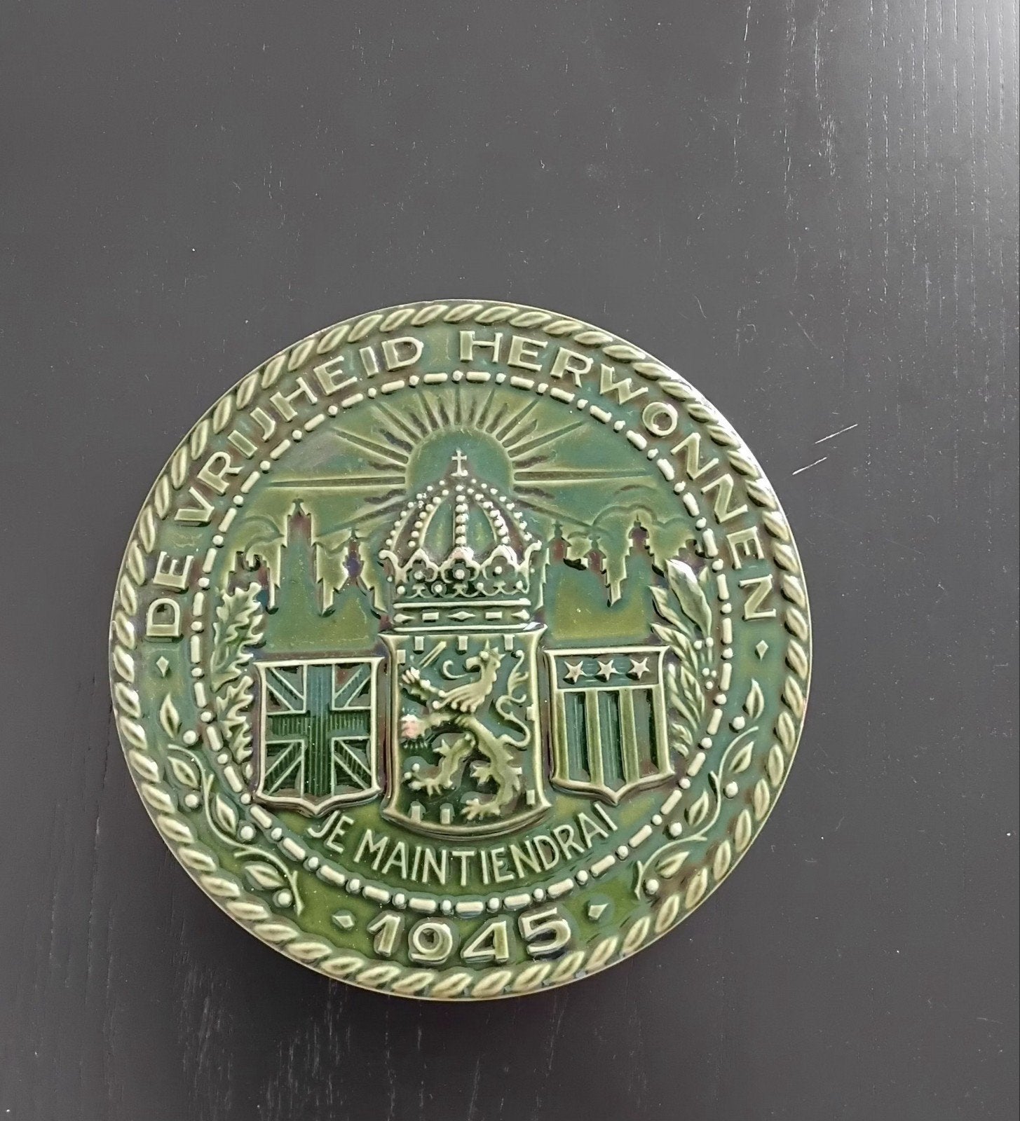 Mosa Maastricht 'De Vrijheid Herwonnen 1945' wandtegel, Ophalen of Verzenden