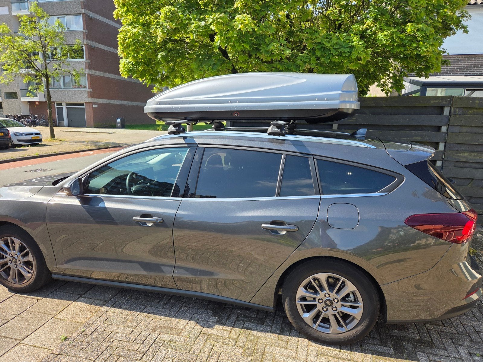Te huur, dakkoffer en/of dakdrager Thule Atlantis 780, Auto diversen, Ophalen, Zo goed als nieuw