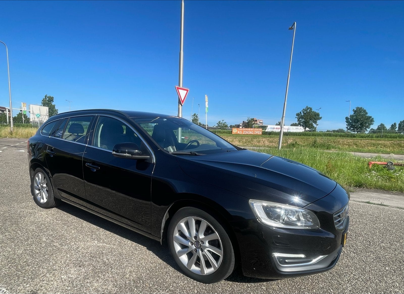Volvo V60 2.0 D4 2015 Automaat Pano Leer Camera, Auto's, Volvo, 1502 kg, 1750 kg, Zwart, 4 cilinders