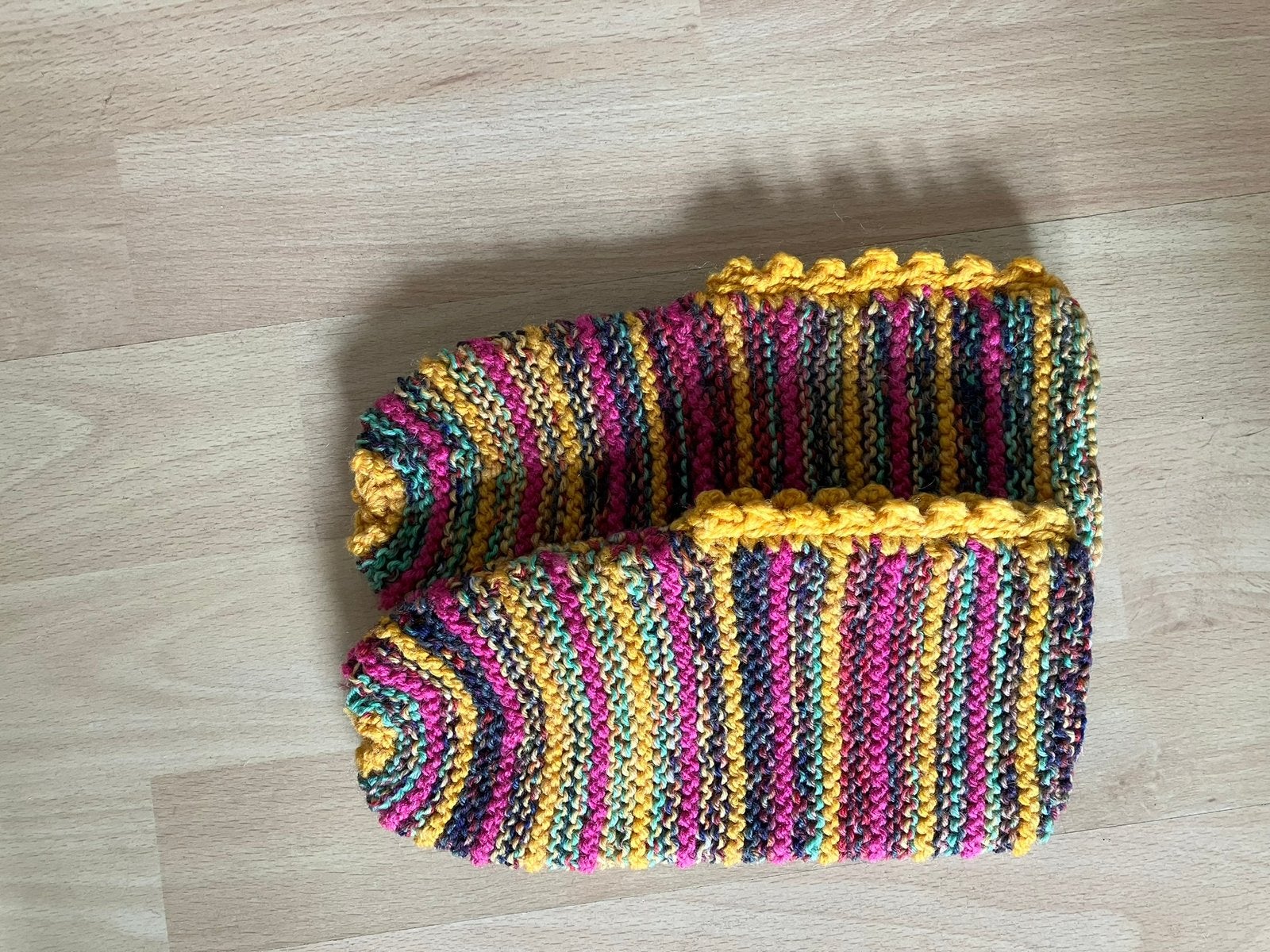 Handgebreide wollen sloffen kleurige streepjes 39/40 nieuw, Overige typen, Overige kleuren, Nieuw, Ophalen of Verzenden