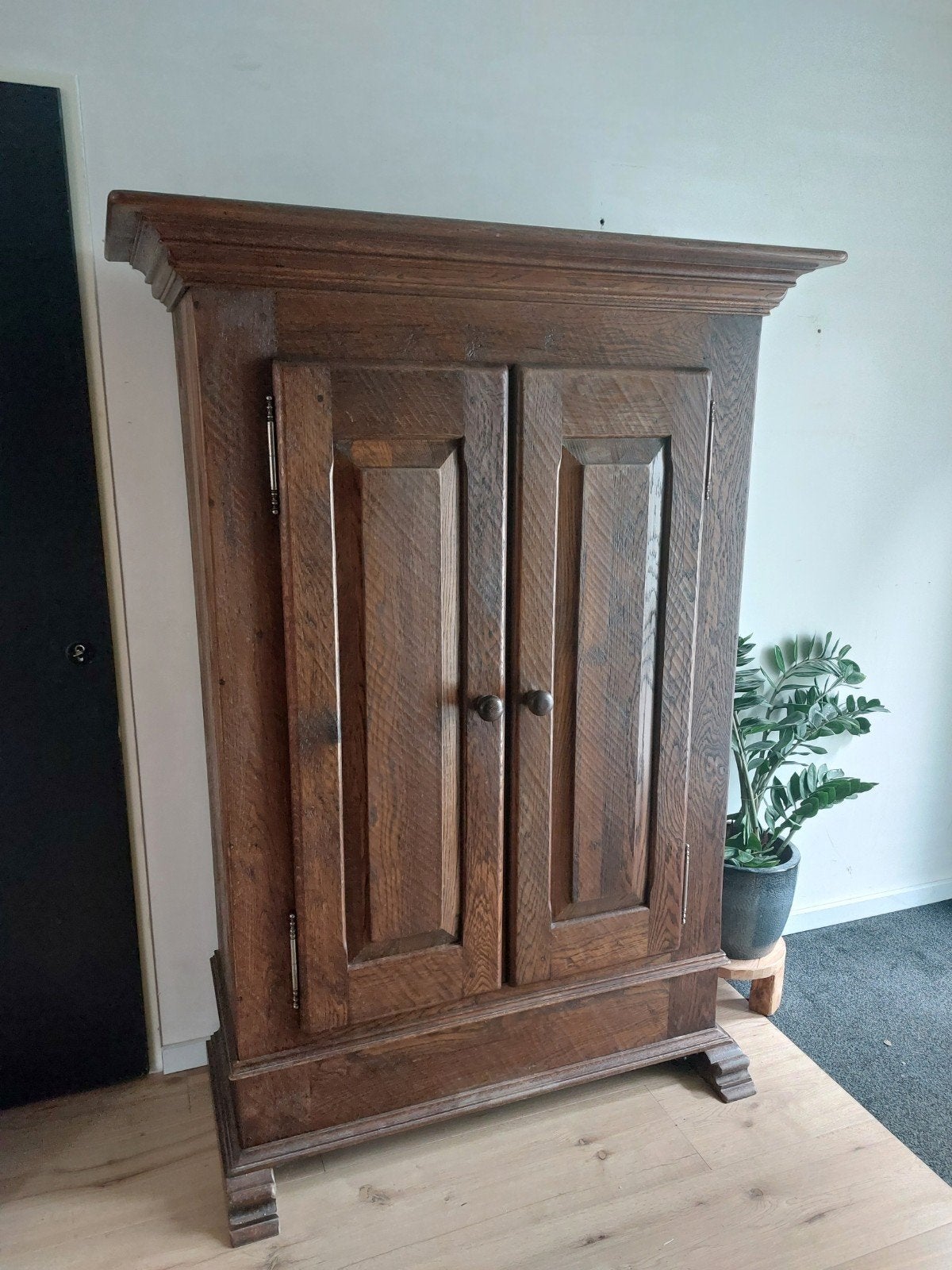 Mooie handgemaakte robuuste houten kast!, Huis en Inrichting, Kasten | Buffetkasten, Ophalen, Met deur(en), 100 tot 150 cm, Zo goed als nieuw