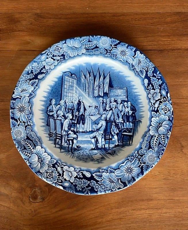 Wedgwood Liberty Blue bord, Ophalen of Verzenden, Zo goed als nieuw, Porselein, Bord of Schaal