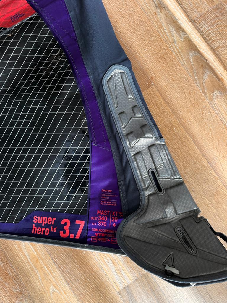 Duotone Super Hero HD 3.7 2025, Watersport en Boten, Gebruikt, 3.5 tot 5 m², Ophalen of Verzenden, Zeil