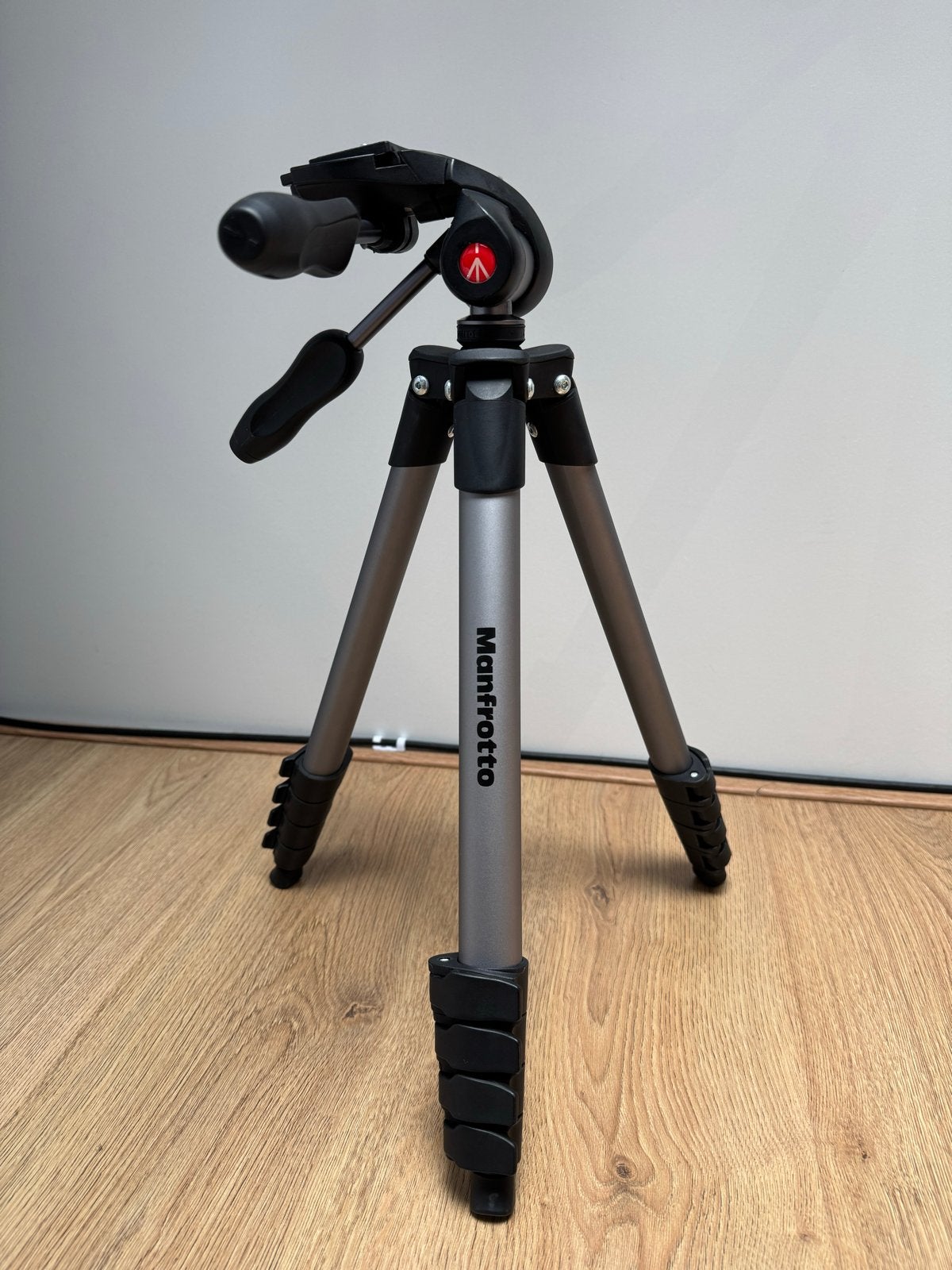 Manfrotto Compact Advanced Statief met Balhoofd, Audio, Tv en Foto, Fotografie | Statieven en Balhoofden, Gebruikt, 150 tot 175 cm