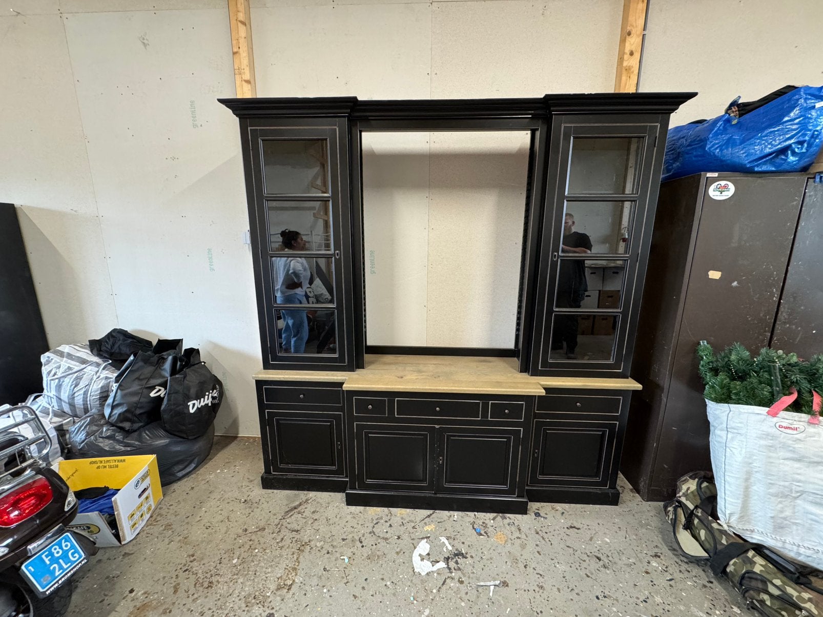 Mooie buffet kast zwart, Huis en Inrichting, Kasten | Buffetkasten, Ophalen, Gebruikt, Overige materialen, Met deur(en)