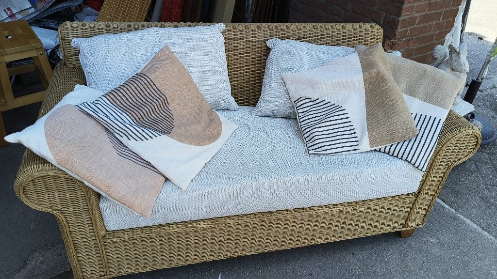 Rotan tweezitsbank met kussens – 160 cm breed, Huis en Inrichting, Banken | Sofa's en Chaises Longues, Ophalen, Gebruikt, 150 tot 200 cm