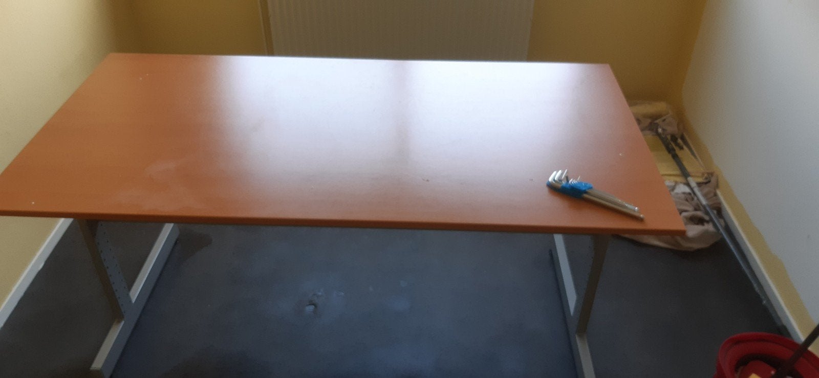 Gratis bureau, Ophalen of Verzenden, Gebruikt