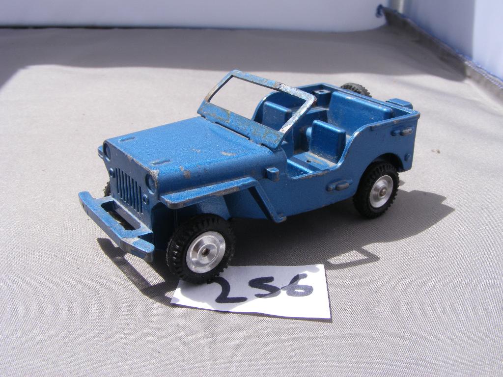 Willys jeep gama 1/43 made in western germany (256), Hobby en Vrije tijd, Ophalen of Verzenden, Gebruikt, Auto, Gama