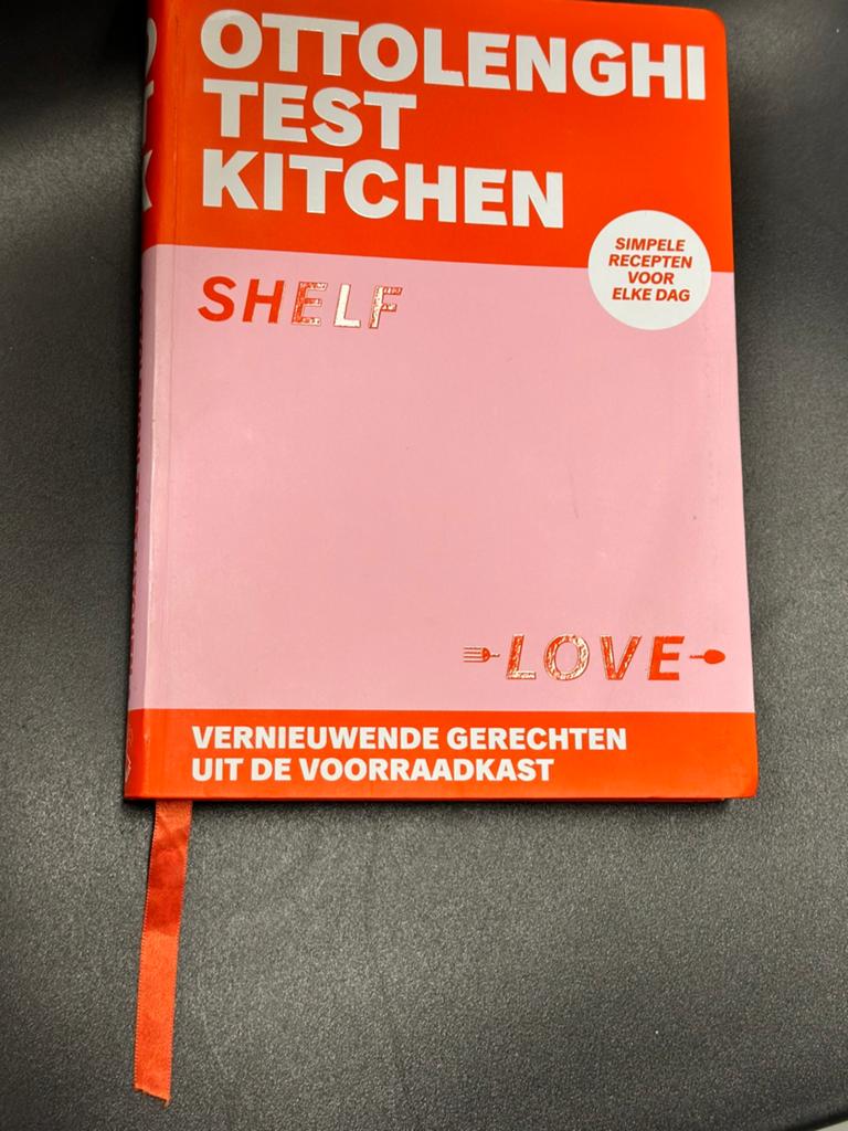 Ottolenghi Test Kitchen - Shelf Love, Ophalen of Verzenden, Zo goed als nieuw, Overige uitgevers, Nederlands