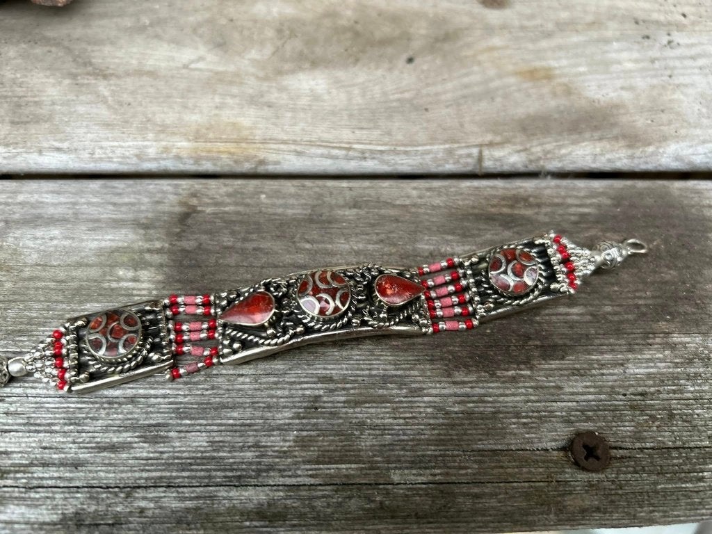 Prachtige Tibetaans zilveren armband met Koraal., Nieuw, Ophalen of Verzenden, Met edelsteen, Rood