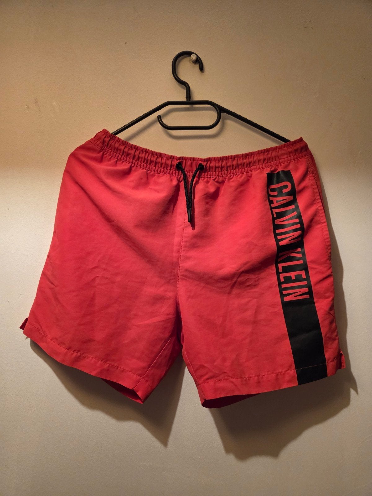 Calvin Klein Zwemshort Rood Maat 14-16, Kinderen en Baby's, Kinderkleding | Kinder-zwemkleding, Zo goed als nieuw, Maat 158, Zwembroek