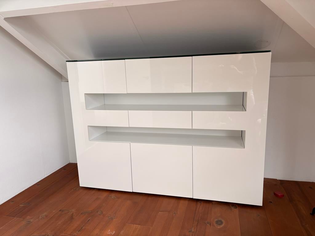 Hoogglans witte vakkenkast met zwart glazen blad, Ophalen, Gebruikt