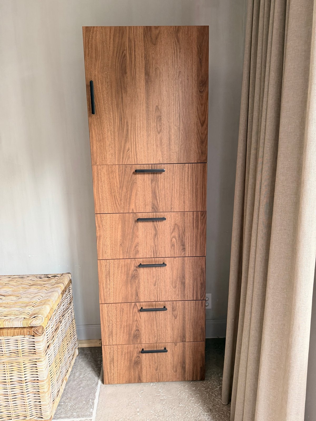 Hoge kast IKEA BESTA bruin/zwart, Ophalen, Minder dan 50 cm, 200 cm of meer, Zo goed als nieuw