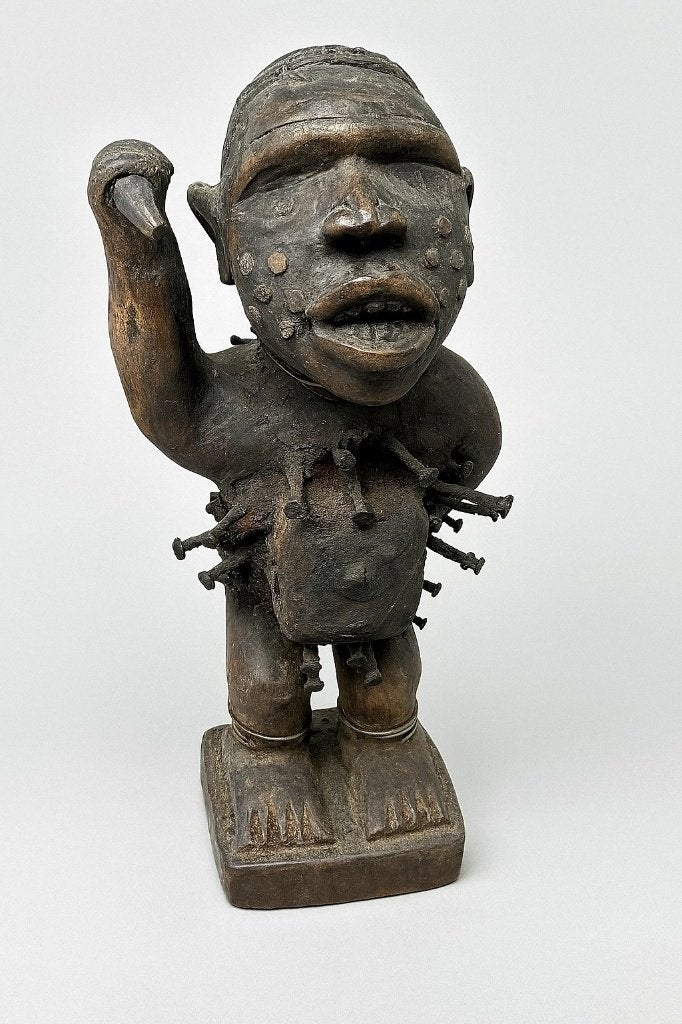 Nkisi Nkondi krachtfiguur – Bakongo – Congo, Hout, Afrika, Ophalen of Verzenden, 32 cm