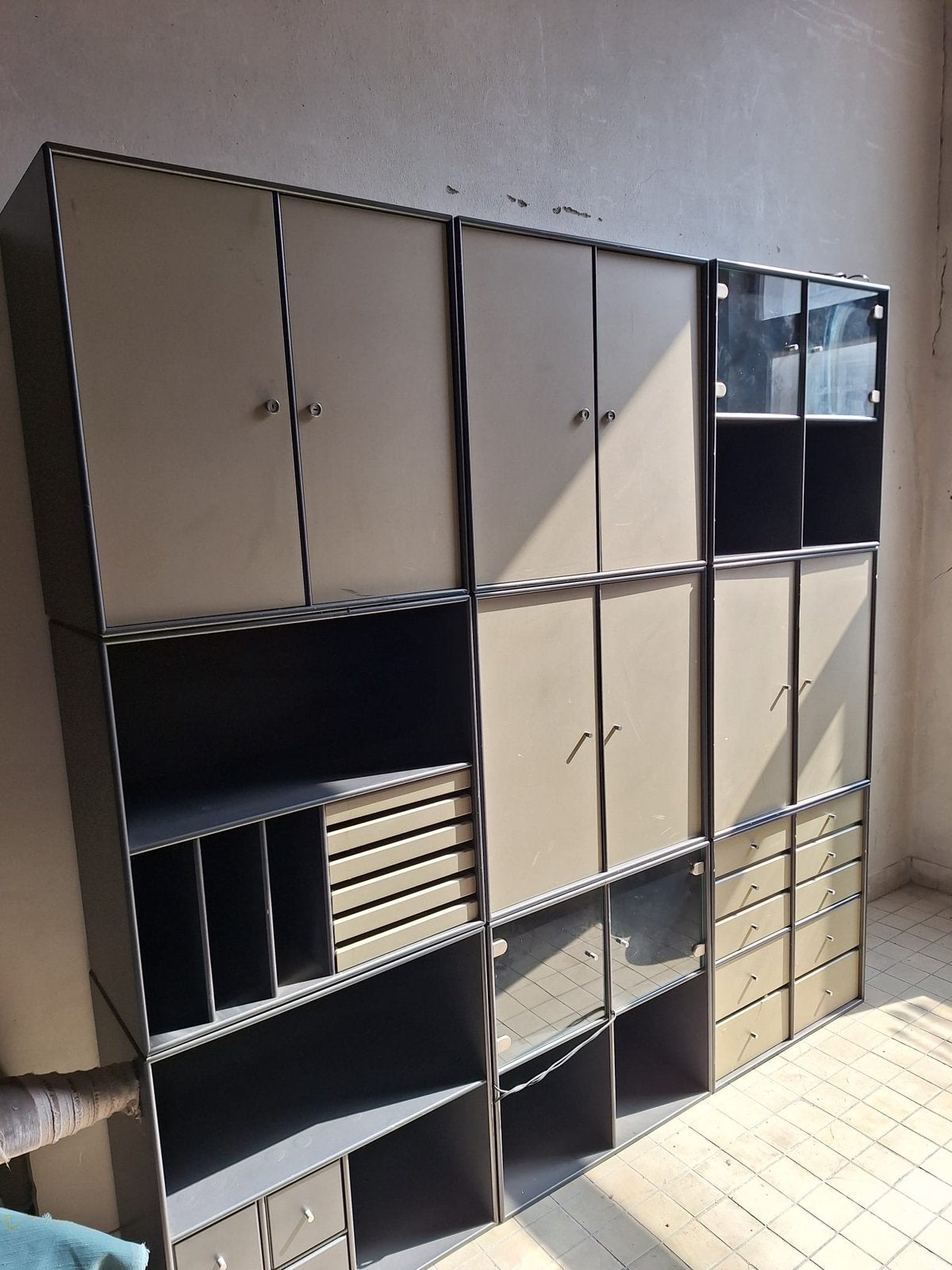 Montana system - modulaire wandkast - 9 modules, Ophalen, Gebruikt, Met deur(en), 200 cm of meer