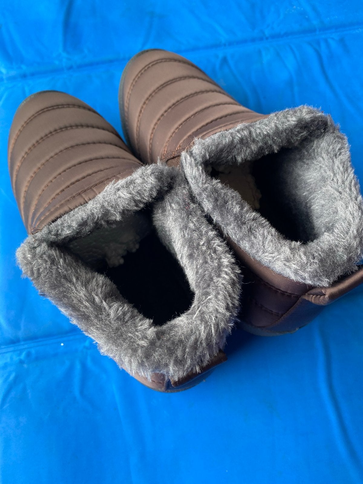 Bruine gevoerde pantoffels/sloffen, maat 37, Kleding | Dames, Bruin, Nieuw, Ophalen of Verzenden, Pantoffels of Sloffen