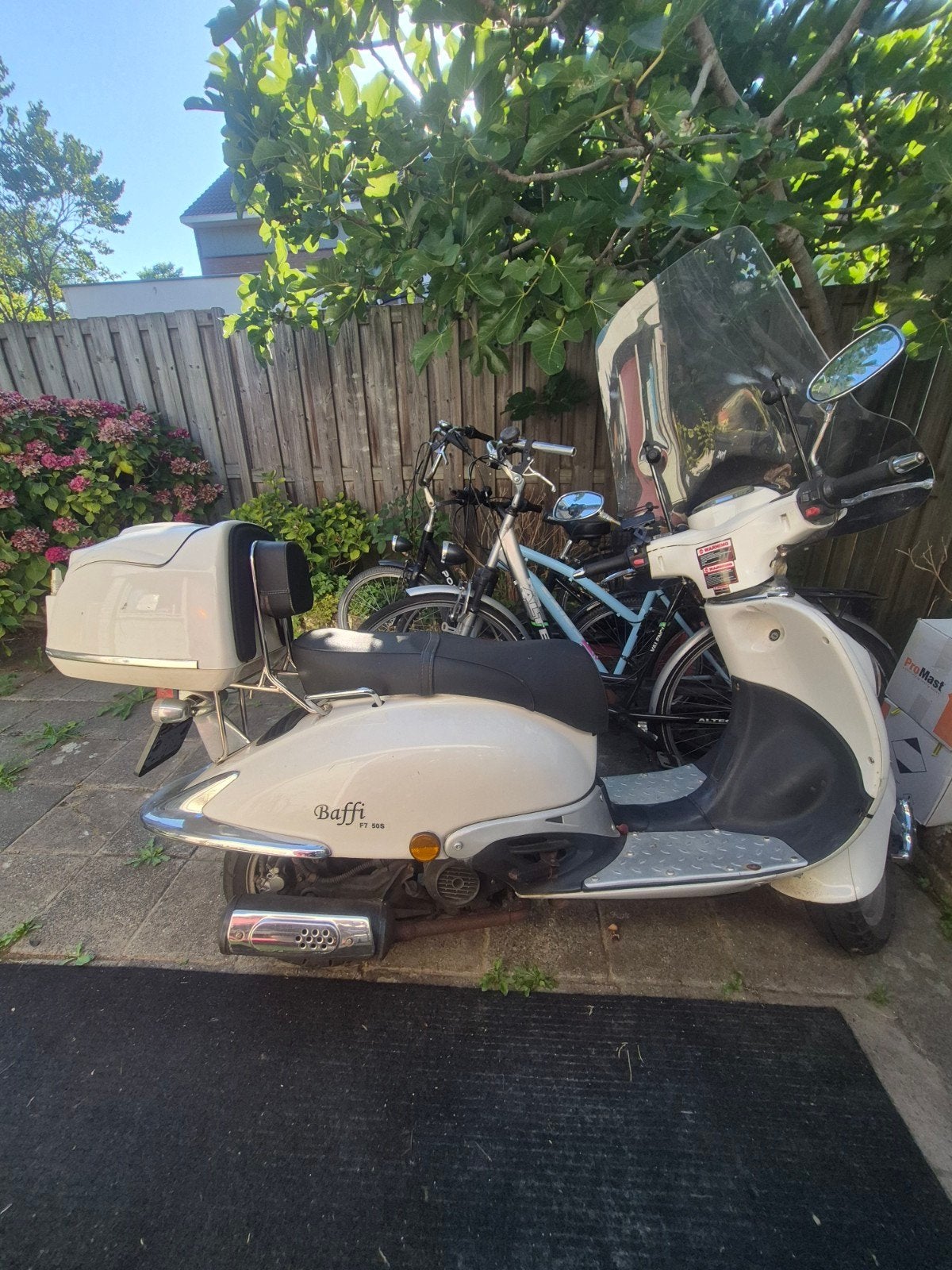 Baffi Scooter - Wit - Blauw Kenteken, Fietsen en Brommers, Ophalen of Verzenden, Gebruikt, Benzine, Overige merken
