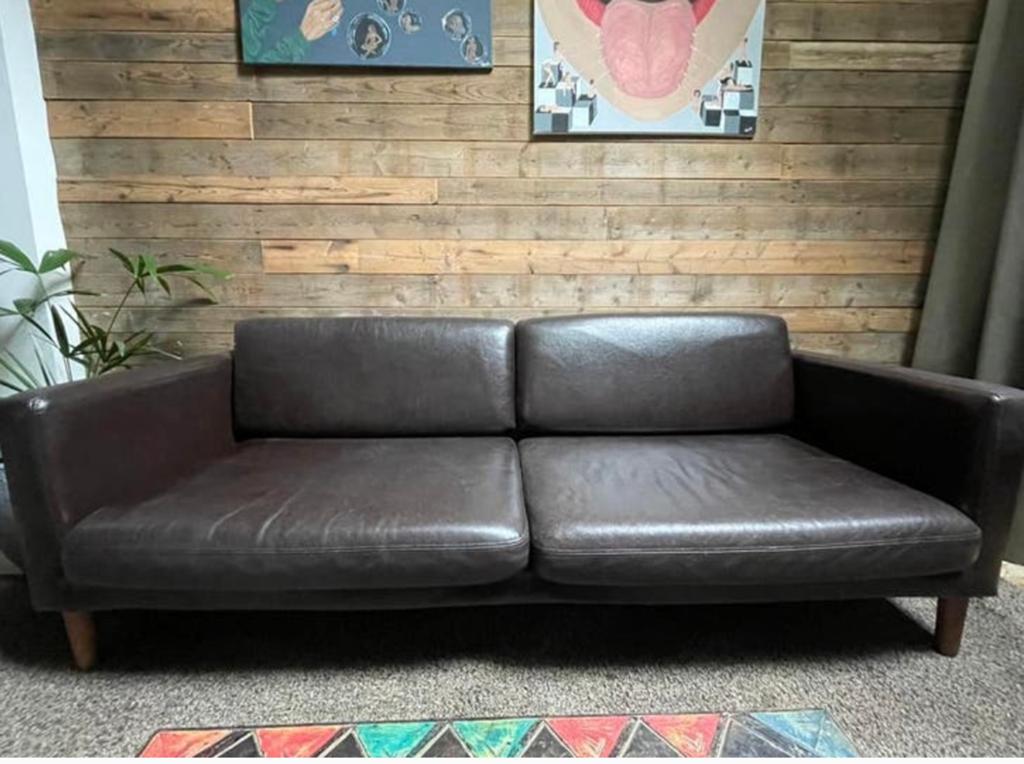 Bruine leren bank, strak design, 1.96 M breed, Ophalen, Zo goed als nieuw, 75 tot 100 cm, Leer