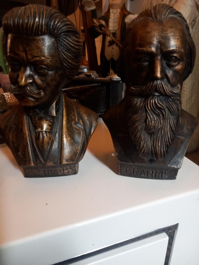 2 marmeren beeldjes met bronzen afwerking: Strauss en Brahms, Antiek en Kunst, Ophalen of Verzenden