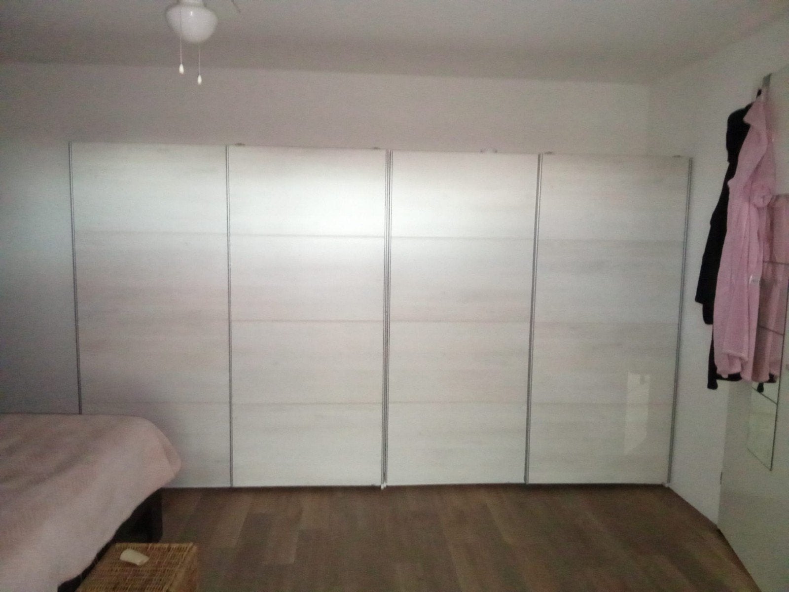 Ruime kledingkast met schuifdeuren - Zo goed als nieuw, Ophalen, 200 cm of meer, Met plank(en), Zo goed als nieuw