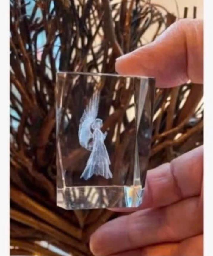 Engel in glas, 5,5 x 3,8 x 4 cm, Verzamelen, Beelden en Beeldjes, Ophalen of Verzenden, Zo goed als nieuw, Mens