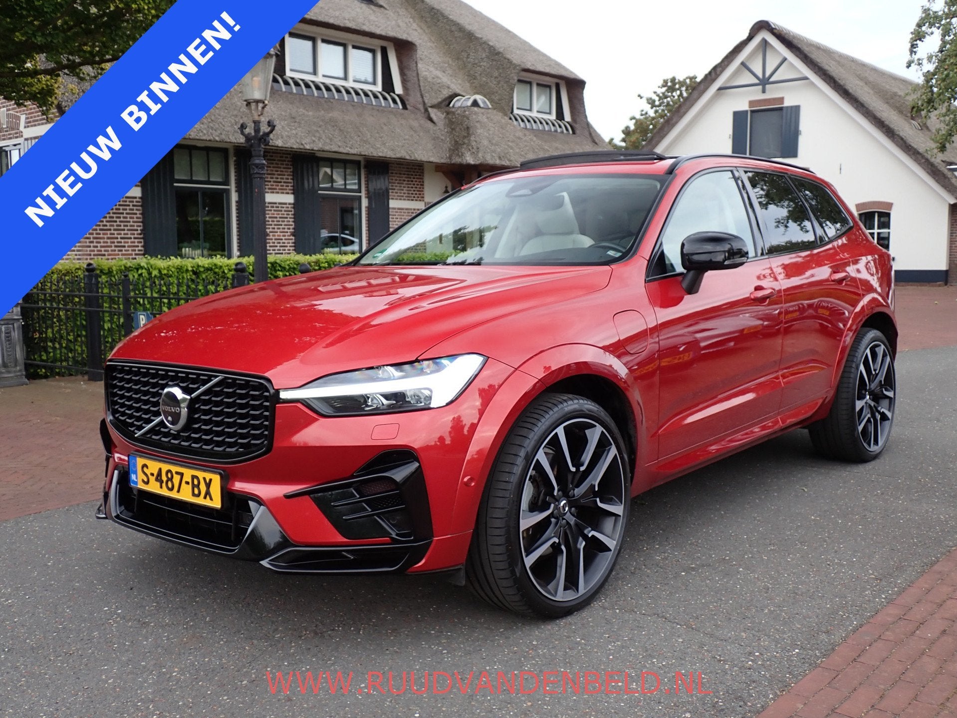 Volvo XC60 2.0 T8 AWD HEICO-SPORTIV B&W / 360* / ACC / TREKH, Auto's, Volvo, Automaat, Gebruikt, 1969 cc, 138 €/maand
