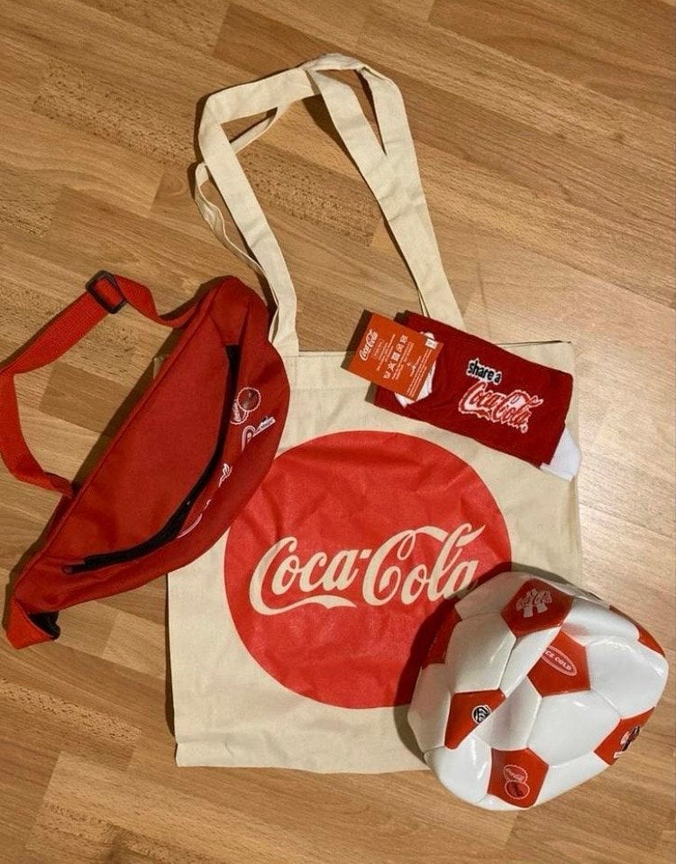 Coca-Cola Goody Set: Tas, Heuptasje, Voetbal, Sokken - Nieuw, Ophalen of Verzenden, Nieuw, Overige typen