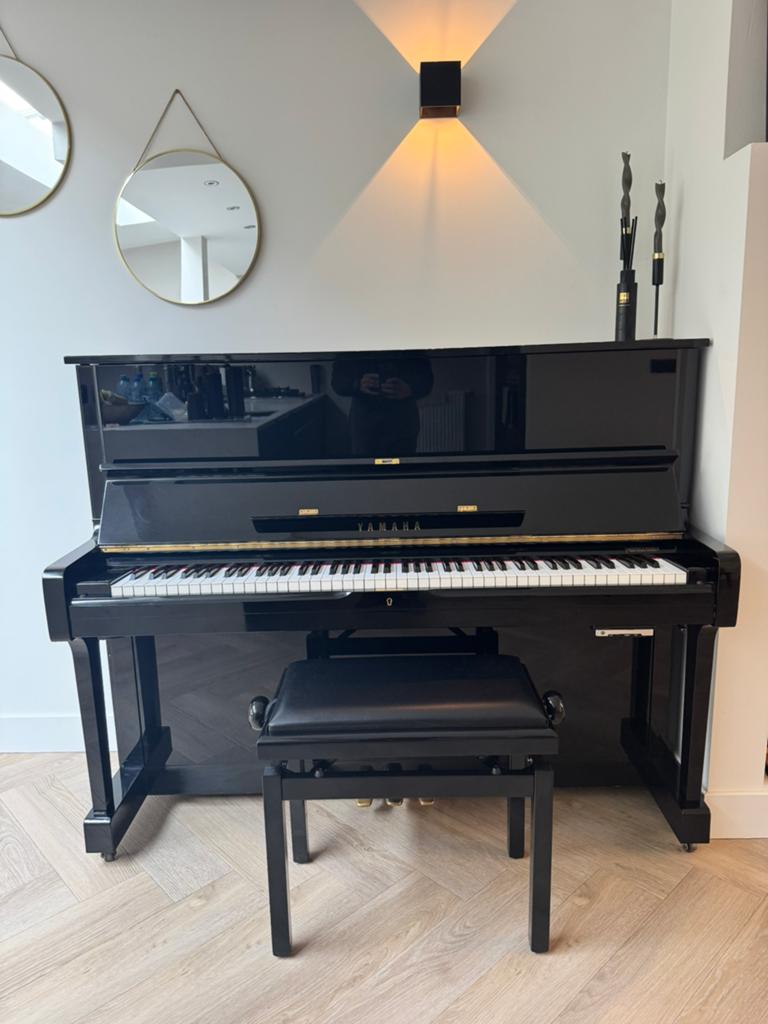 Yamaha U1 Piano met Silent systeem in topstaat incl kruk, Muziek en Instrumenten, Ophalen, Zo goed als nieuw, Zwart