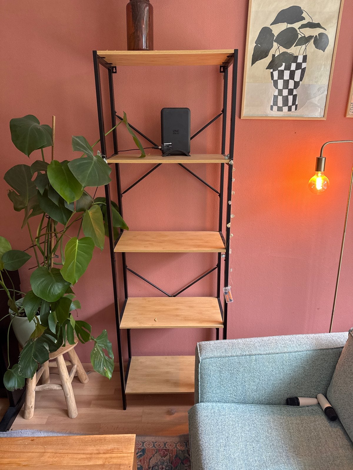 Stijlvolle Kast Boekenkast met Zwart Metalen Frame, Ophalen, Met plank(en), Gebruikt, 50 tot 100 cm