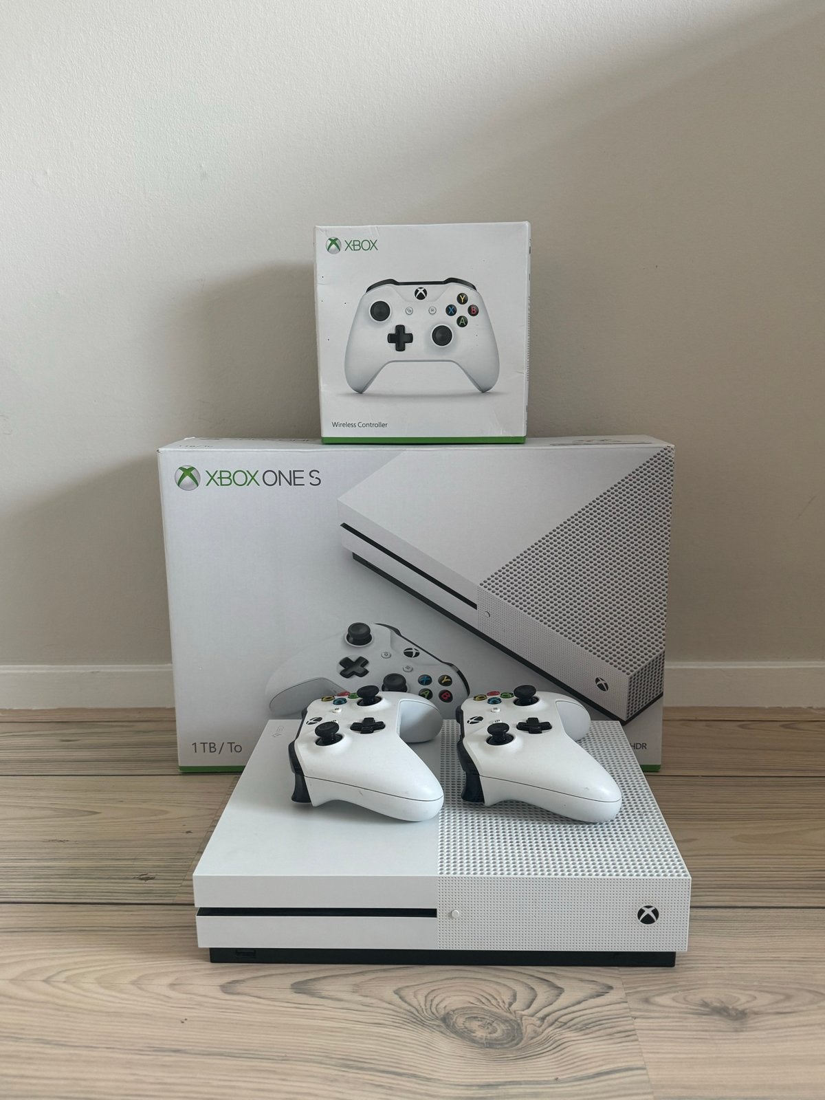 Xbox One S 1TB met 2 controllers, Met 2 controllers, Xbox One S, Ophalen of Verzenden, Zo goed als nieuw
