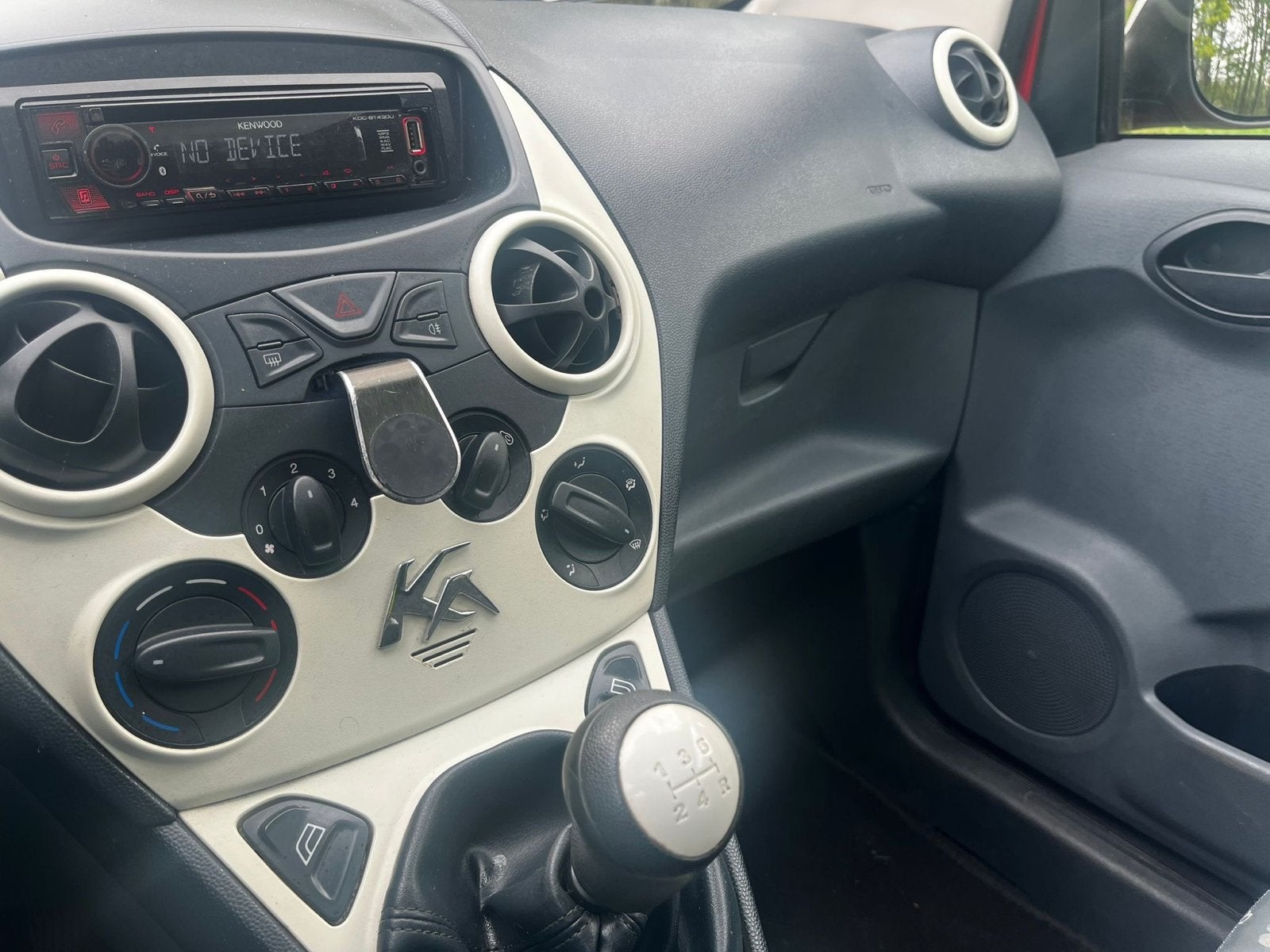 Foto 20 van Ford Ka 1.2 51KW 2010 Rood