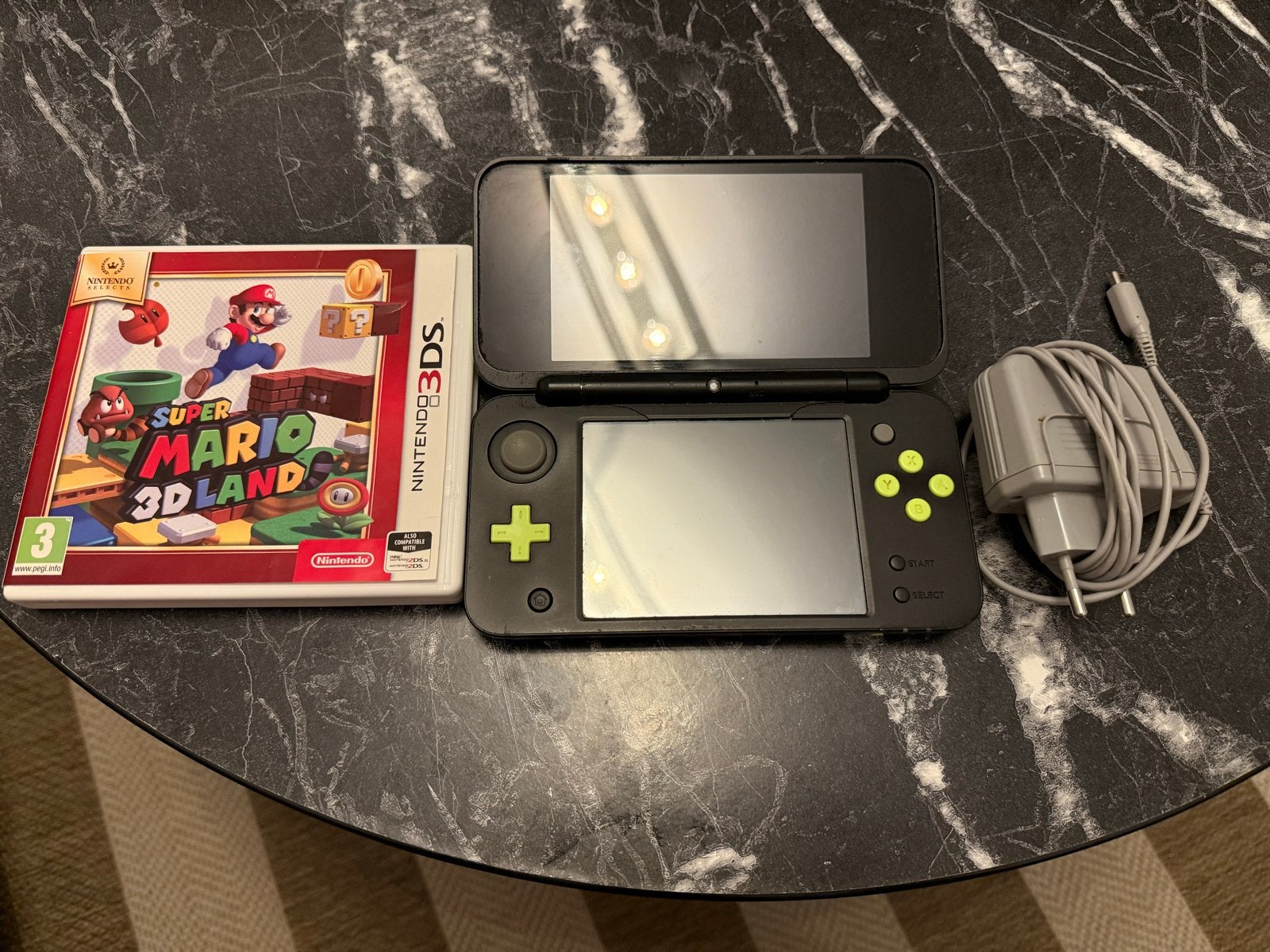 New 2DS XL, Spelcomputers en Games, Spelcomputers | Nintendo 2DS en 3DS, Zwart, 2DS, Ophalen of Verzenden, Gebruikt
