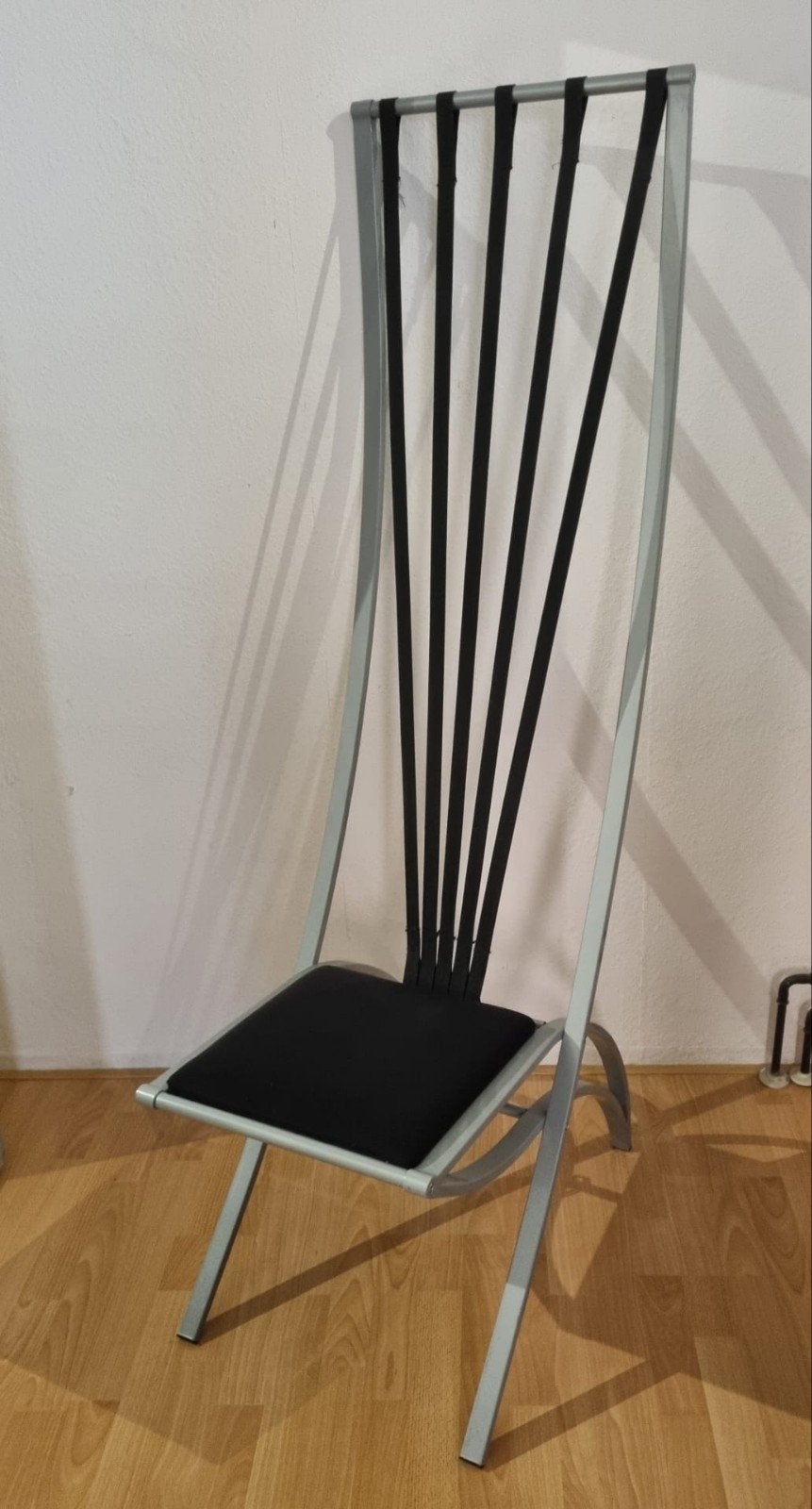 Moderne design stoel met hoge rugleuning, Huis en Inrichting, Ophalen, Modern design, Gebruikt, Metaal