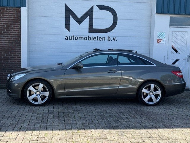 Mercedes-Benz E-klasse Coupé 350 CGI Avantgarde - Dealer on, Auto's, Mercedes-Benz, Automaat, Euro 5, Achterwielaandrijving, Zwart