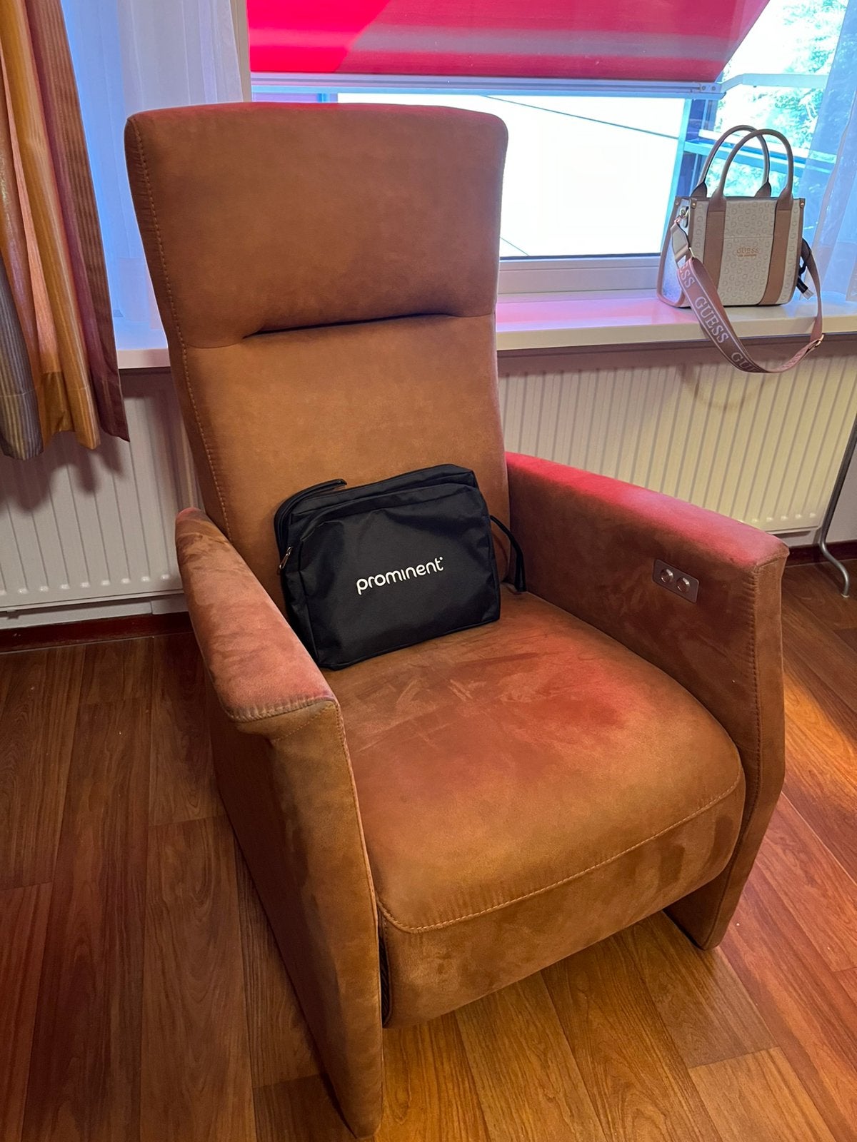 Comfortabele relaxfauteuil met elektrische bediening, Huis en Inrichting, Fauteuils, Ophalen, Gebruikt, Stof, 75 tot 100 cm