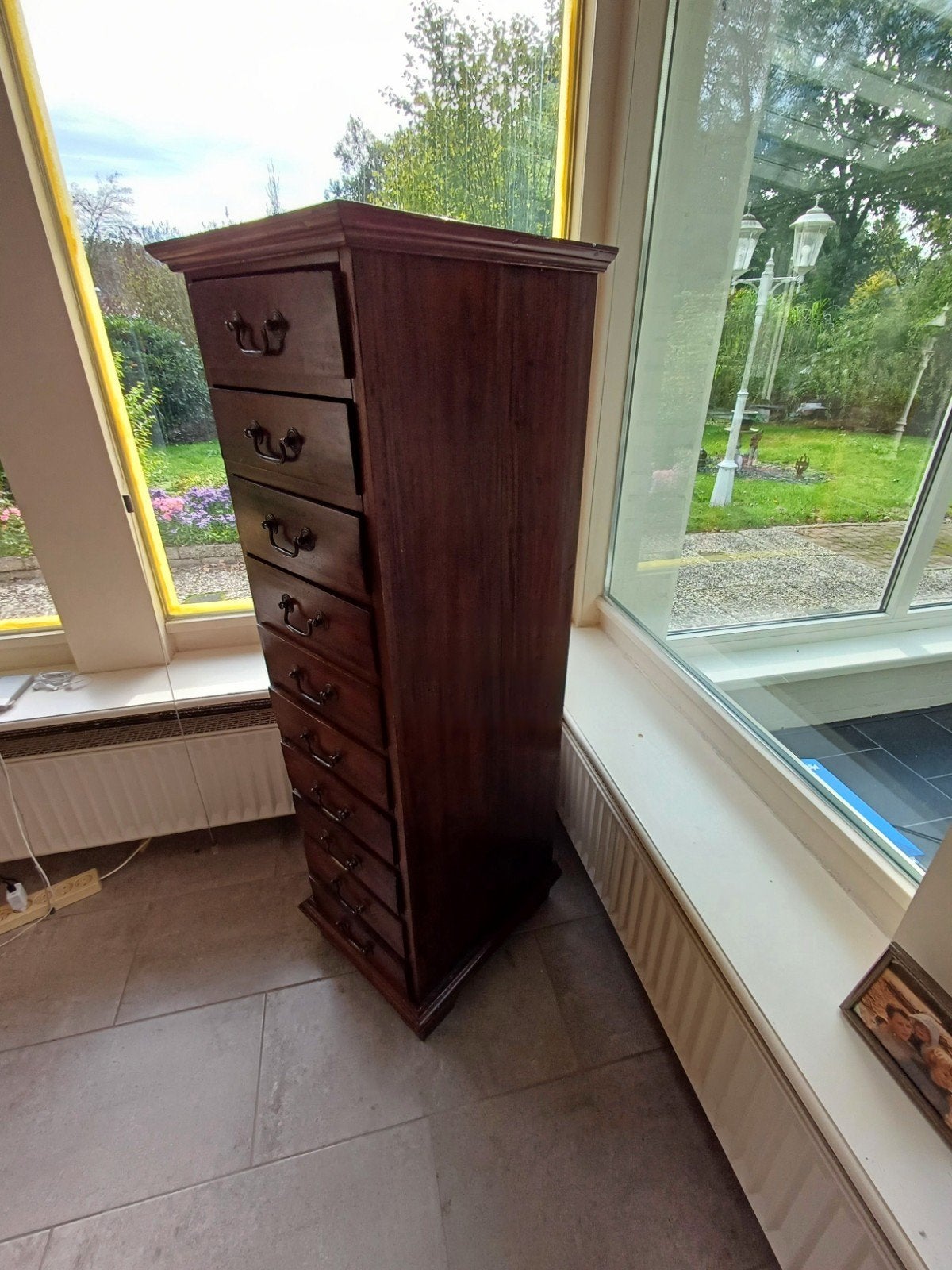Hoge ladekast van donker hout met 10 laden, Huis en Inrichting, Ophalen, Minder dan 50 cm, Gebruikt, 5 laden of meer