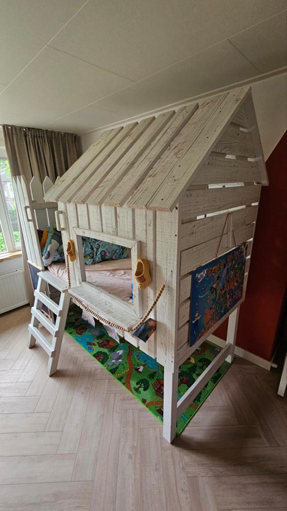 Leuk kinderbed met huisje half hoogslaper, Kinderen en Baby's, Kinderkamer | Stapelbedden en Hoogslapers, Ophalen, Gebruikt, Hoogslaper