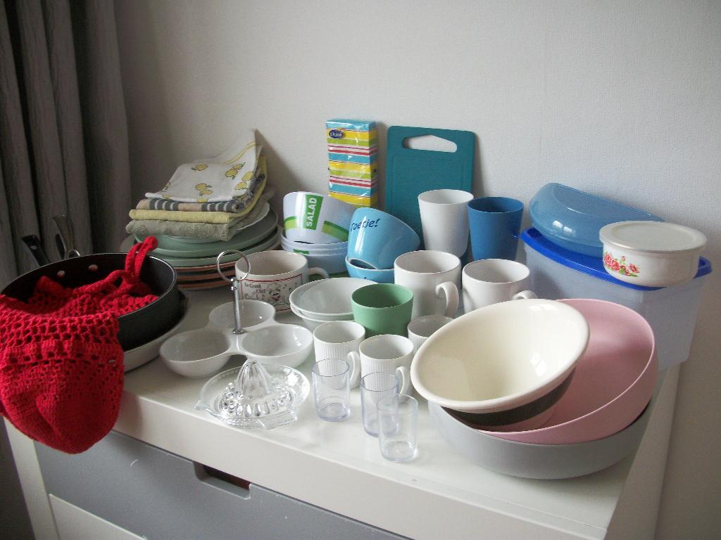 Kampeer Bestek Servies Diversen Vorken Messen Bekers enz, Ophalen, Zo goed als nieuw